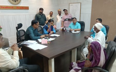 12वीं की छात्रा श्वेता तिवारी को एक दिन के लिए संतकबीरनगर का डीएम बनाया गया