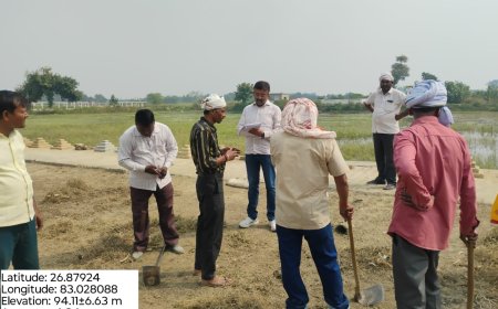 छठ घाट का साफ सफाई का जायजा लेते एडीओ बेलहर पंकज सिंह