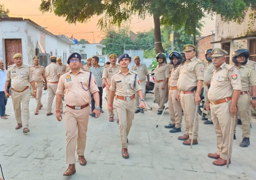 पुलिस अधीक्षक नें पौली कस्बे में किया पैदल गश्त 