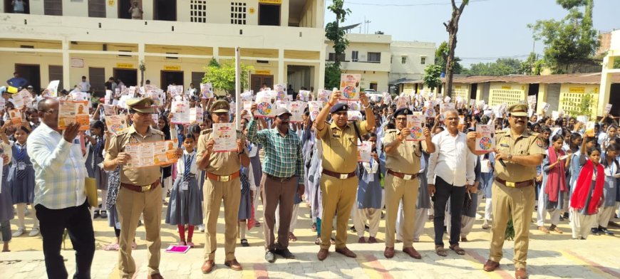 डी0ए0वी0 इण्टर कॉलेज मेहदाल में पुलिस नें चलाया बालिका व महिला सुरक्षा अभियान 