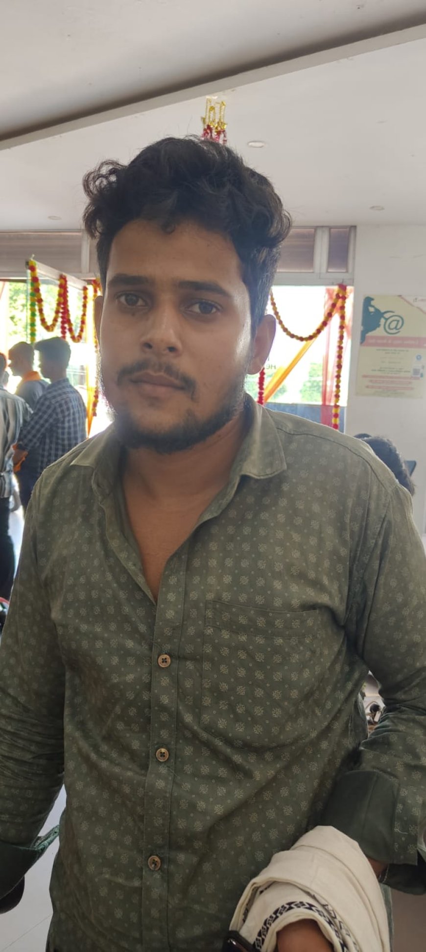 गाड़ी चेक करने के बहाने गाड़ी लेकर भागा