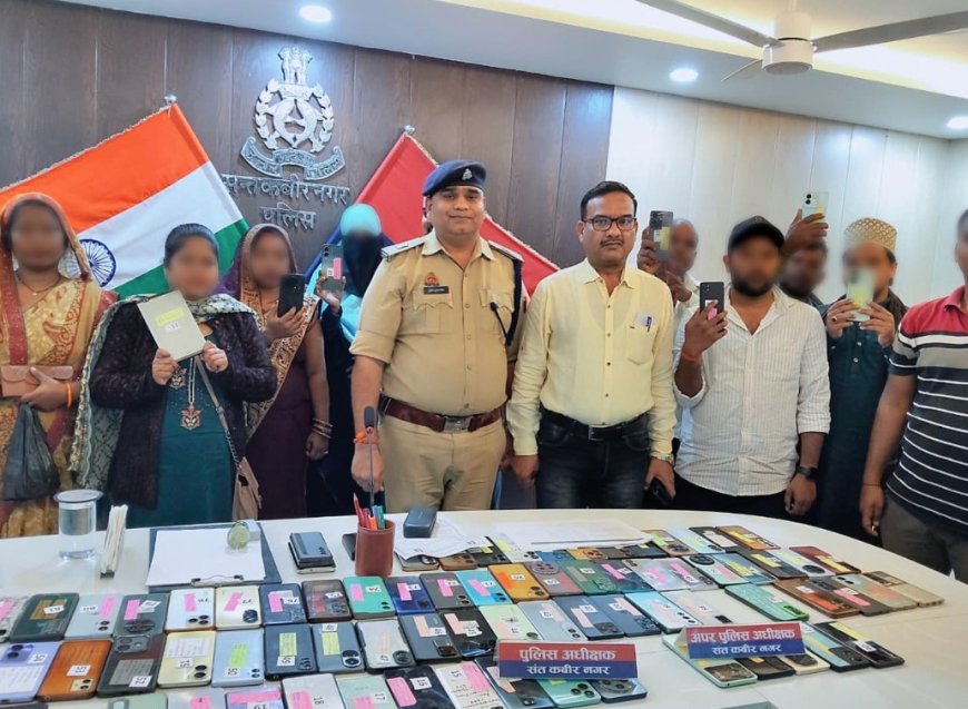 पुलिस नें 140 मोबाईल किया बरामद, धारको को सौंपा