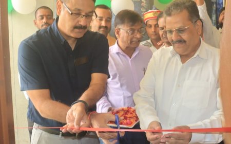 डीएम नें जनपद स्तरीय मातृ एवं शिशु स्वास्थ्य (एम०सी०एच०) नियन्त्रण कक्ष का किया उद्घाटन