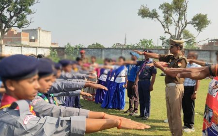 यातायात पुलिस नें स्काउट गाईड के छात्रों शपथ दिलाकर किया जागरुक