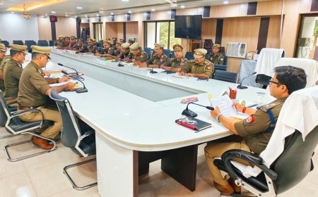 एसपी नें सर्किल खलीलाबाद के विवेचकों के कार्यो का किया समीक्षा