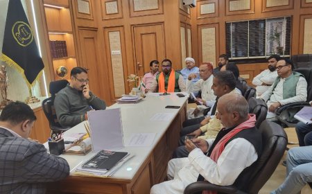 डीएम की अध्यक्षता में राजनैतिक दलों के साथ निर्वाचक नामावलियों को लेकर  हुई बैठक 