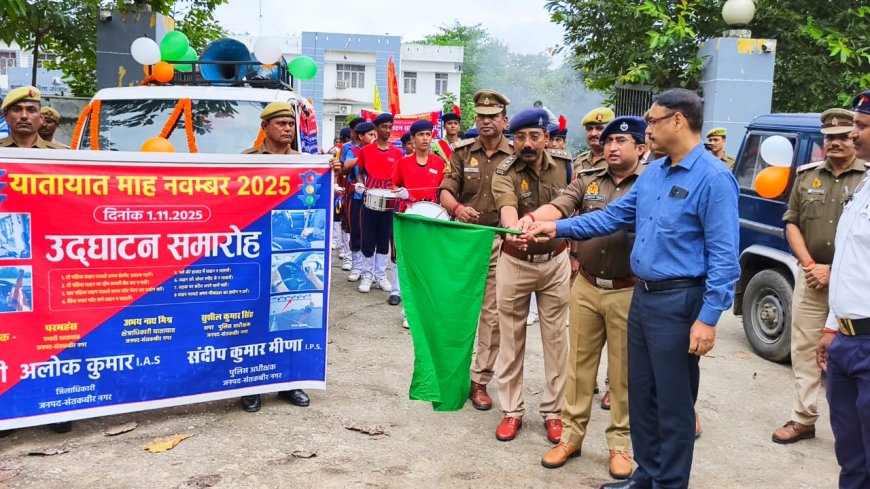 डीएम व एसपी नें यातायात रैली को हरी झंड़ी दिखा कर किया रवाना