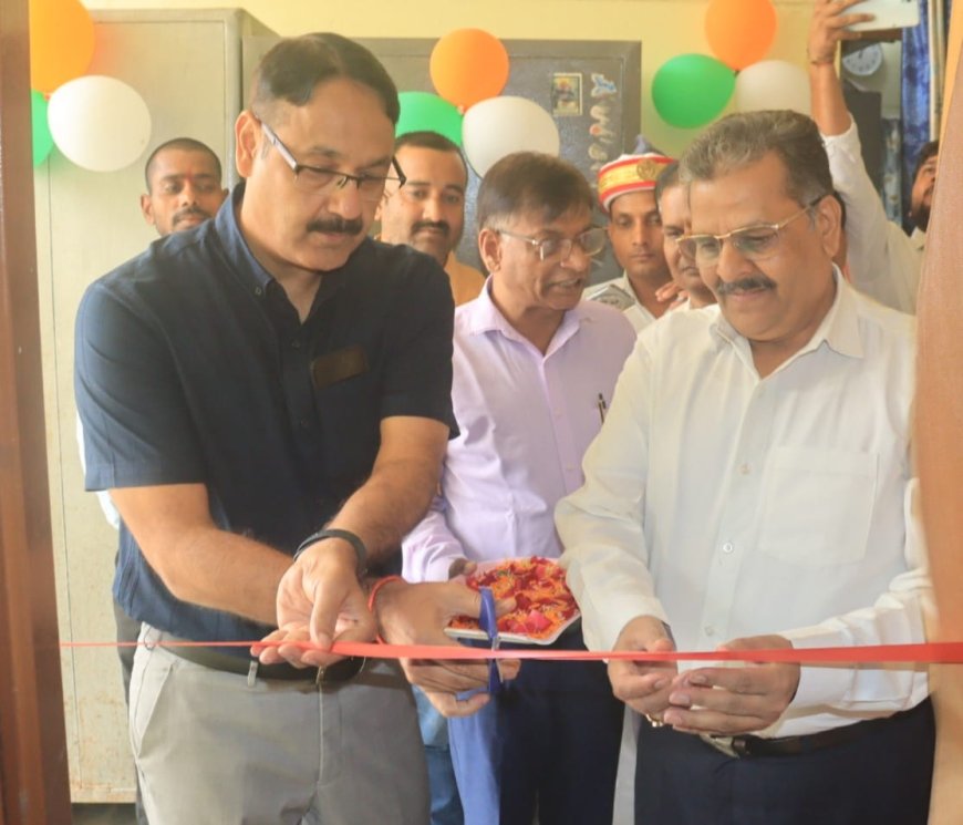 डीएम नें जनपद स्तरीय मातृ एवं शिशु स्वास्थ्य (एम०सी०एच०) नियन्त्रण कक्ष का किया उद्घाटन