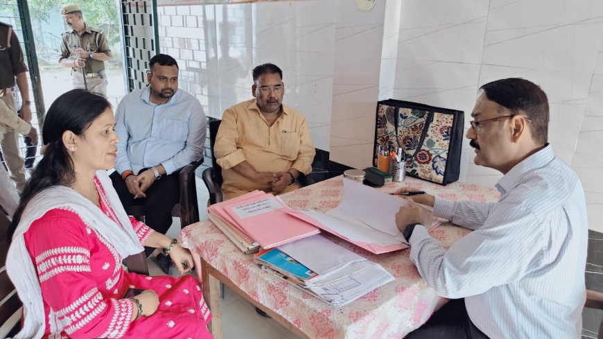 डीएम नें प्राथमिक एवं उच्च प्राथमिक विद्यालय एवं पंचायत भवन का किया निरीक्षण