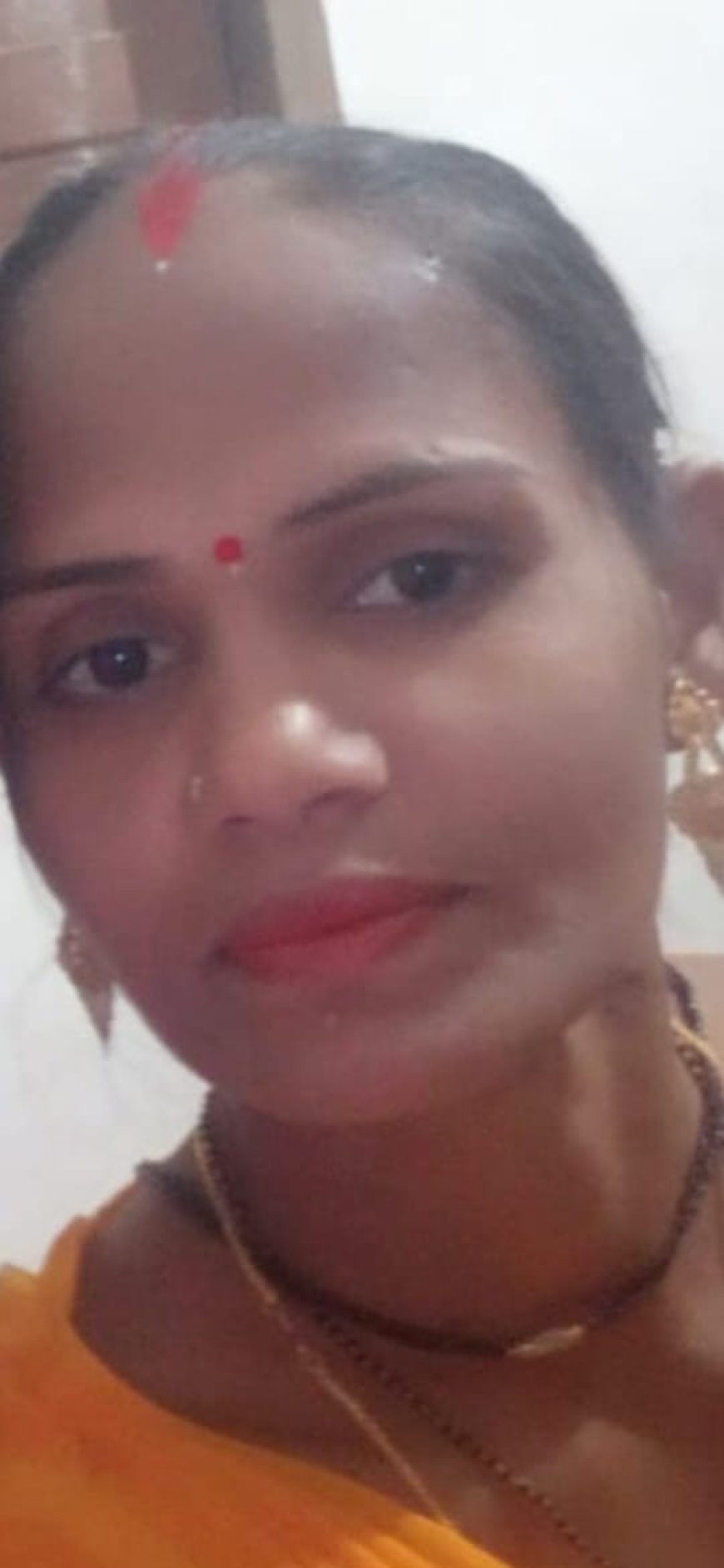 फंदे से लटक कर चार बच्चों की माँ ने दी जान, पुलिस नें पोस्टमार्टम के लिए भेजा शव