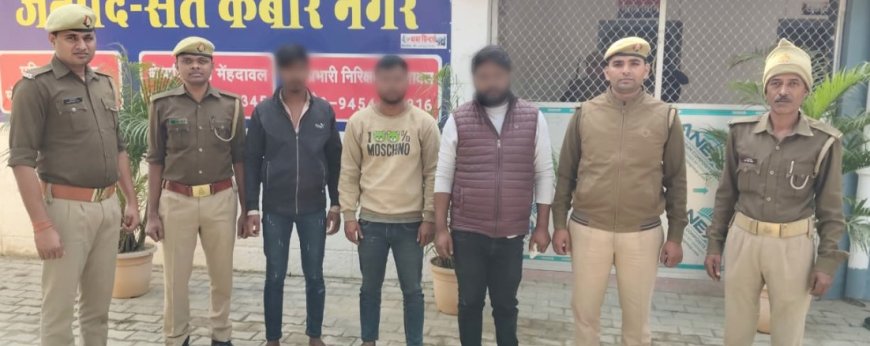 लकड़ी चोरी के तीन आरोपित गिरफ्तार, भेजे गए जेल