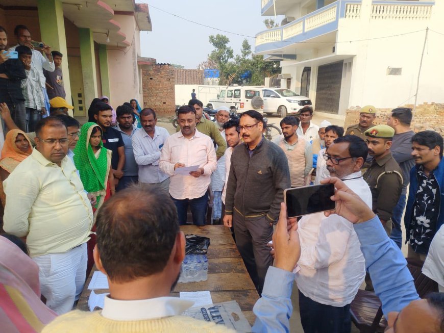 डीएम ने एसआईआर कार्यो का किया निरीक्षण