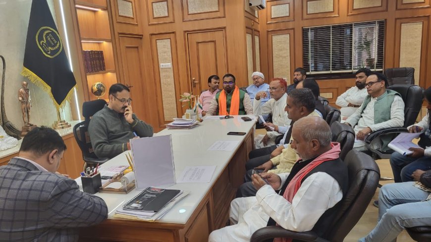 डीएम की अध्यक्षता में राजनैतिक दलों के साथ निर्वाचक नामावलियों को लेकर  हुई बैठक 