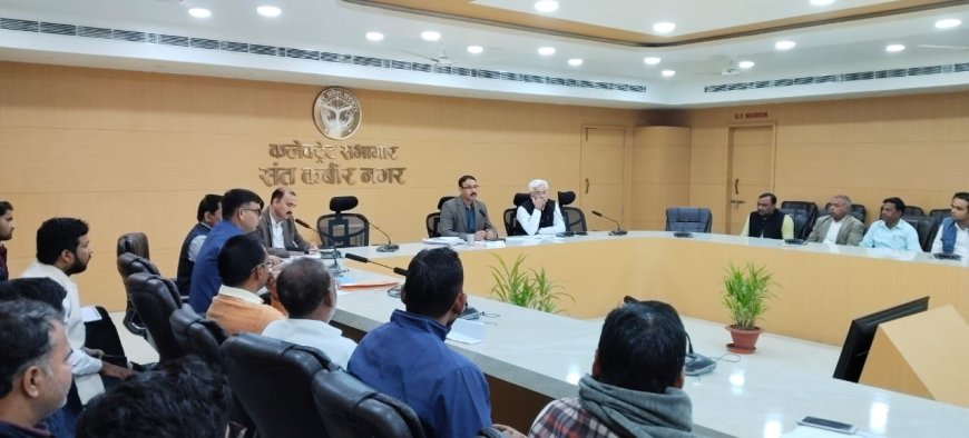 डीएम की अध्यक्षता में शिक्षण संस्थानों की छात्रवृत्ति योजनान्तर्गत प्रगति की संस्थानवार की गई समीक्षा