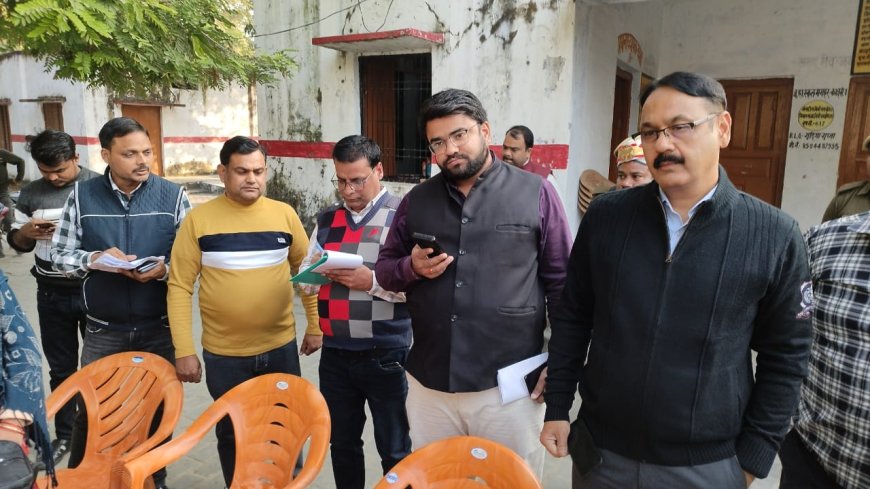डीएम नें मगहर कस्बा में उच्च प्रथमिक विद्यालय सहित 5 बूथों का किया निरीक्षण