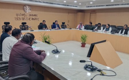 डीएम की अध्यक्षता में राजनैतिक दलों के साथ एसआईआर कार्य को लेकर हुई बैठक 