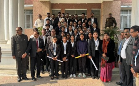 राष्ट्रीय लोक अदालत में पी डी ला कालेज के छात्र व छात्राओं ने किया प्रतिभाग