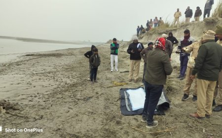 सरयू नदी किनारे मिला  महिला का शव