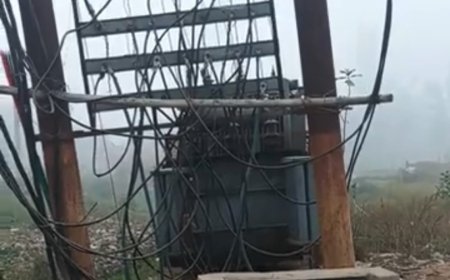 मेंहदावल ब्रह्मचारी चैराहे पर खुले में रखा ट्रांसफार्मर बना जानलेवा खतरा