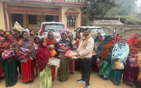 प्रधान प्रतिनिधि राधेश्याम यादव ने वितरित किए ऊनी कपड़े 