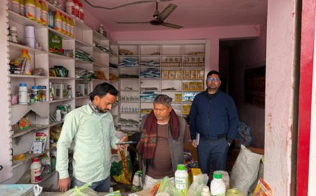 जिला कृषि अधिकारी ने पौली क्षेत्र के उर्वरक की दुकानो पर किया औचक छापेमारी
