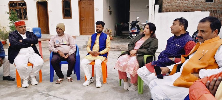 भाजपा जिलाध्यक्ष संग नेता पहुंचे स्वर्गीय अरूण राय के घर, परिजनों का बढ़ाया ढाढस