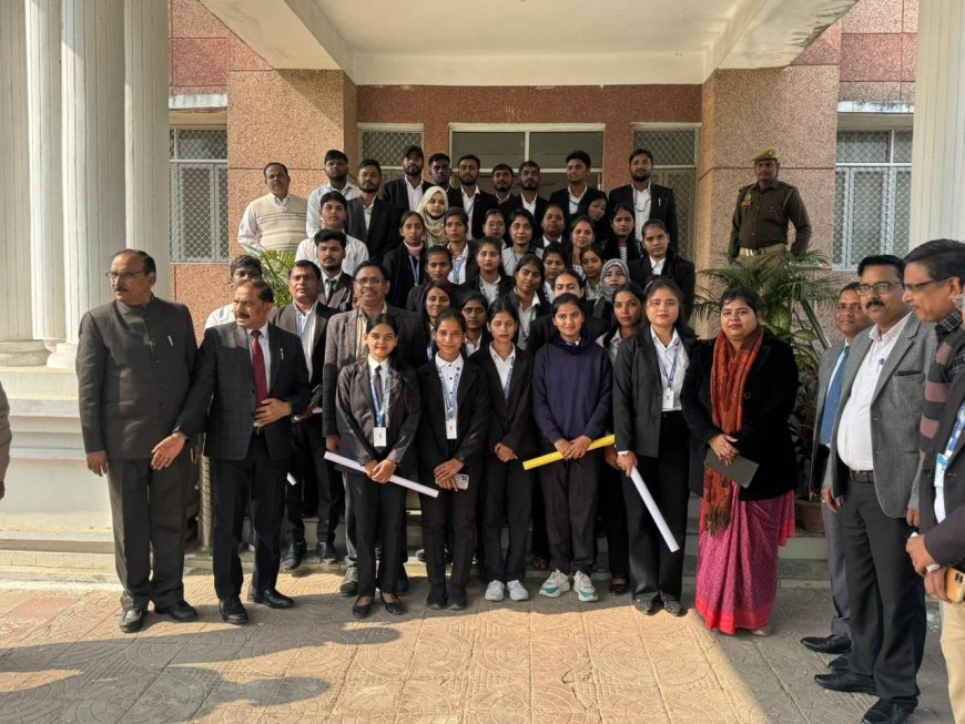 राष्ट्रीय लोक अदालत में पी डी ला कालेज के छात्र व छात्राओं ने किया प्रतिभाग