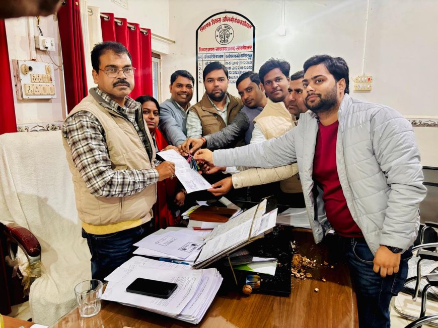 सचिवों के आंदोलन में आई तेजी, ग्राम पंचायतों के वित्तीय संचालन का कार्य किया ठप 