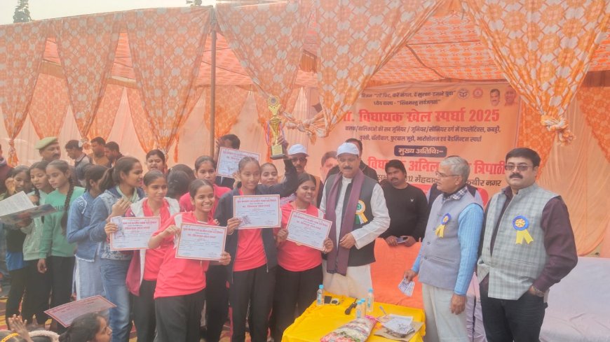 अनिल कुमार त्रिपाठी ने विजेता खिलाड़ियों को प्रमाण पत्र, मेडल एवं पुरस्कार प्रदान कर किया सम्मानित