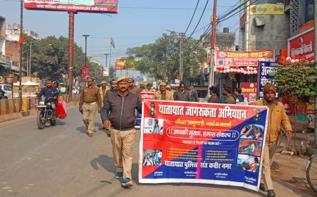 पुलिस कर्मियो के साथ निकली यातायात जागरुकता रैली