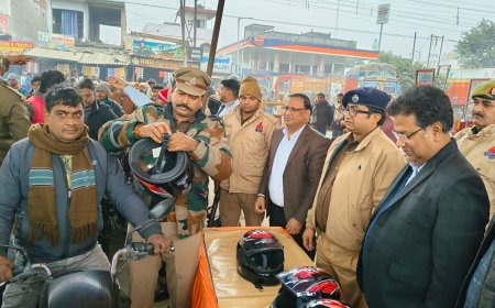 एस पी नें मेंहदावल बाईपास पर निःशुल्क हेलमेट किया वितरण