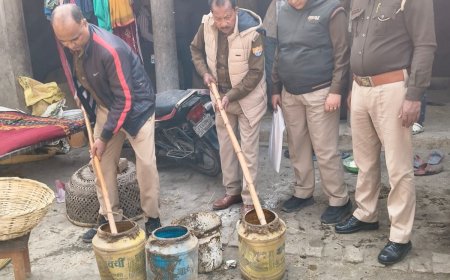 आबकारी विभाग व पुलिस की संयुक्त कार्रवाई, 50 किलोग्राम महुआ लहन किया नष्ट