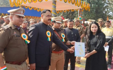 संत कबीर नगर डीएम आलोक कुमार नें गणतंत्र दिवस के अवसर पर कलेक्ट्रेट में किया ध्वजारोहण