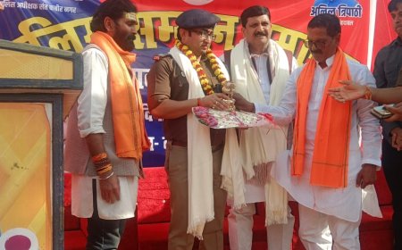 संतकबीरनगर चोरी की घटना के खुलासा पर एसपी समेत पुलिस टीम को किया सम्मानित 