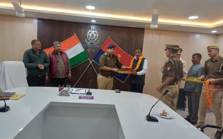 संतकबीरनगर अपर पुलिस अधीक्षक नें सेवानिवृत्त हुए तीन पुलिसकर्मियों को किया ससम्मान विदाई
