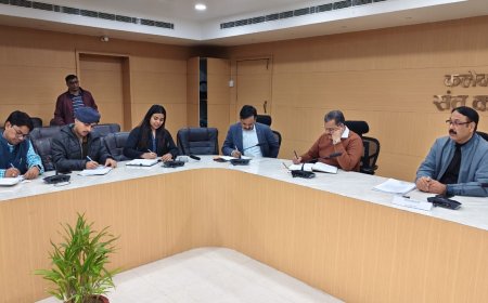 जिलाधिकारी आलोक कुमार की अध्यक्षता में सड़क सुरक्षा समिति की बैठक हुई आयोजित