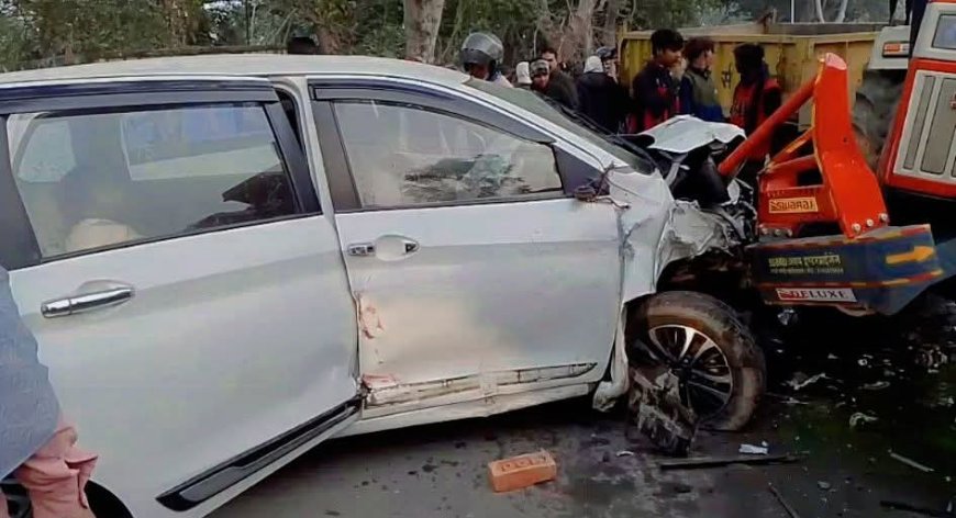 आर्टिका कार और ट्रैक्टर की टक्कर में तीन लोग घायल