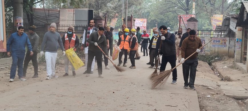मेंहदावल में चला स्वच्छता अभियान, एसडीएम व सीओ ने दिया स्वच्छता का संदेश