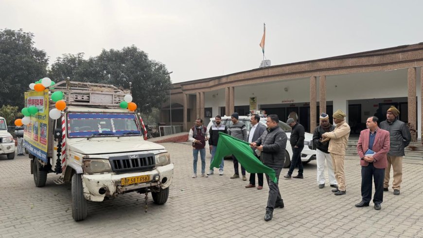 एडीएम ने सड़क सुरक्षा प्रचार अभियान वाहन को हरी झंडी दिखाकर किया रवाना