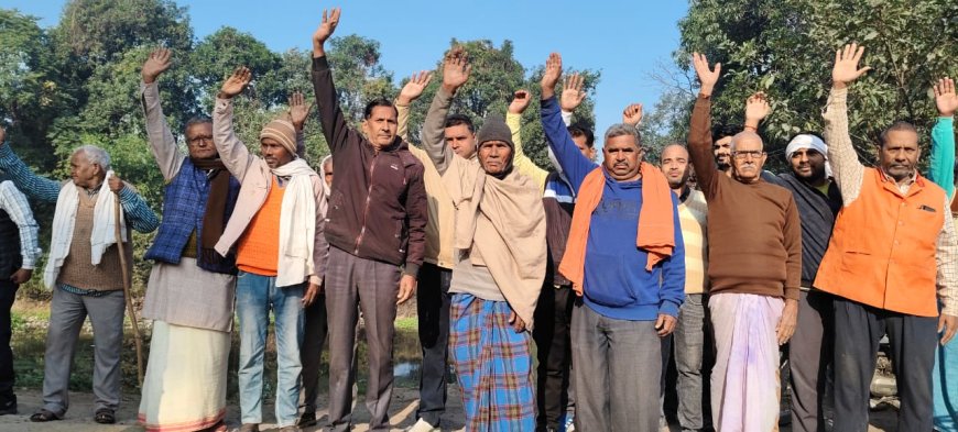 ग्राम पंचायत रमवापुर मिश्र  कोटे के चयन में धांधली, ग्रामीणों ने किया प्रदर्शन