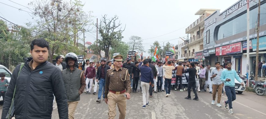 यूजीसी के विरोध में संतकबीरनगर कलेक्ट्रेट पर गरजा स्वर्ण समाज, एडीएम को सौंपा ज्ञापन