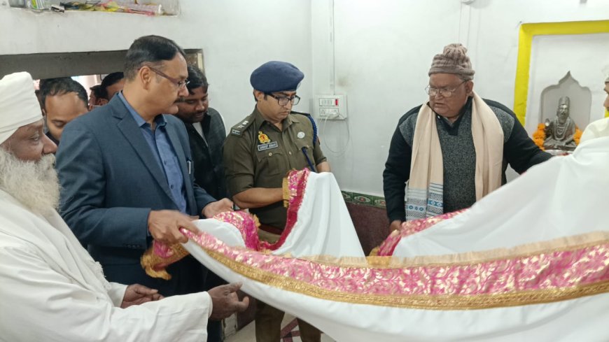 संत कबीर नगर डीएम व एस पी नें कबीर मगहर महोत्सव का फीता काटकर शुभारम्भ