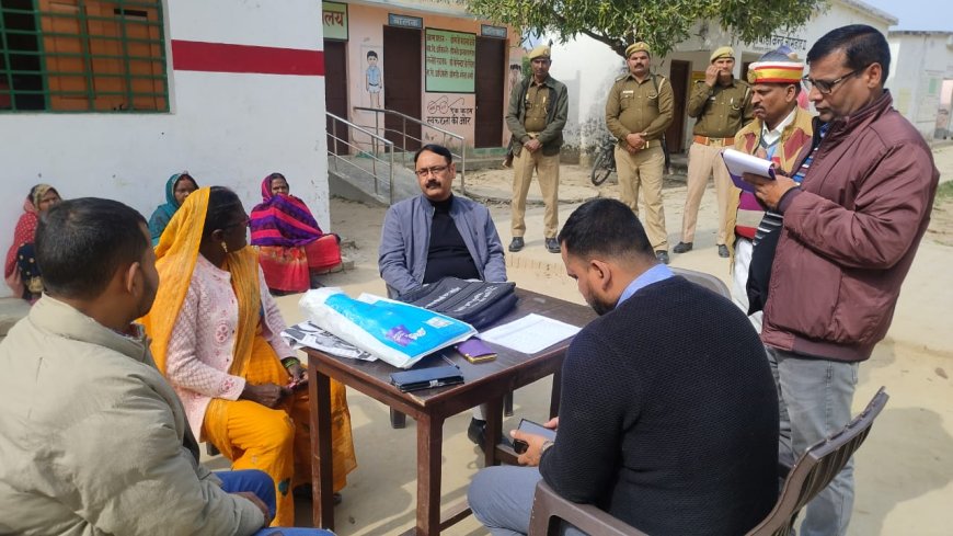 डीएम ने  एसआईआर को लेकर विभिन्न बूथों का किया स्थलीय निरीक्षण