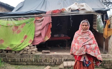 लोहरसन में आवास के लिए भटक रही वृद्धा, महिला लगा रही ग्राम प्रधान व अधिकारियों से फरियाद