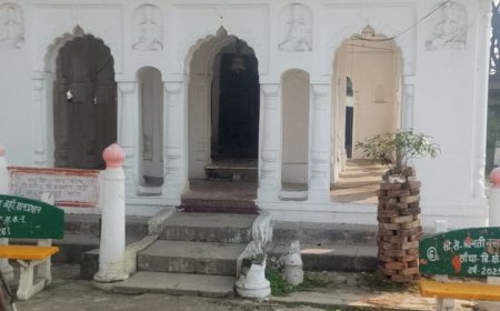 संतकबीरनगर में मंदिर से घंटा चोरी, कार्रवाई की मांग