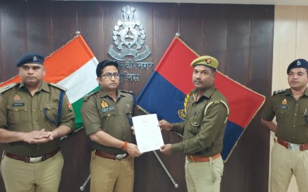 संतकबीरनगर एसपी नें 53 पुलिस कर्मियों को कॉप आफ द मंथ प्रशस्ति पत्र देकर किया सम्मानित