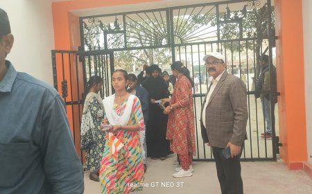 कड़ी सुरक्षा के बीच यूपी बोर्ड द्वितीय पाली की परीक्षा शुरू