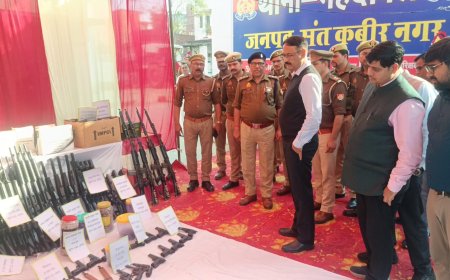 डीएम ने थाना मेहदावल का किया निरीक्षण