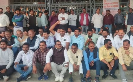 दूसरे दिन भी जारी रहा कर्मचारियों का धरना 