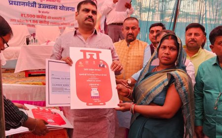 विधायक खलीलाबाद नें 25 लाभार्थियों को निःशुल्क गैस सिलेंडर किया वितरण